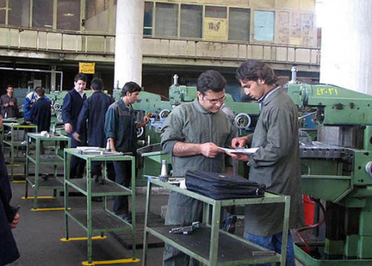 مشاور وزیر کار: بیش از ۹۶ درصد از واحدهای تولیدی زیر ۱۰ نفرند