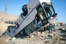 واژگونی اتوبوس اسکانیا ۴۰ مجروح برجای گذاشت