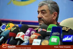 سرلشکر جعفری: مشکلاتی که در سطح ملی با آن مواجهیم تنها با حضور مردم در صحنه حل می‌شود