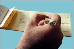 از هر ۱۰۰ چک ۱۳ برگ برگشت می‌خورد