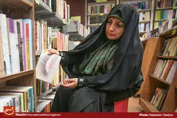 گزارش تصویری:: حضور اهالی فرهنگ و هنر در کتابفروشی‌ها