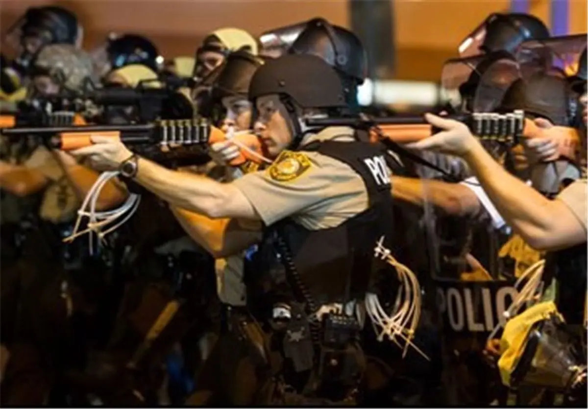 پلیس "سنت لوئیس" از بازداشت بیش از ۶۰ معترض حکم برائت قاتل "مایکل براون" خبر داد