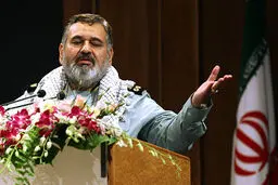 سرلشکر فیروزآبادی: راه انقلابی ملت ایران از درون مذاکرات نمی‌گذرد