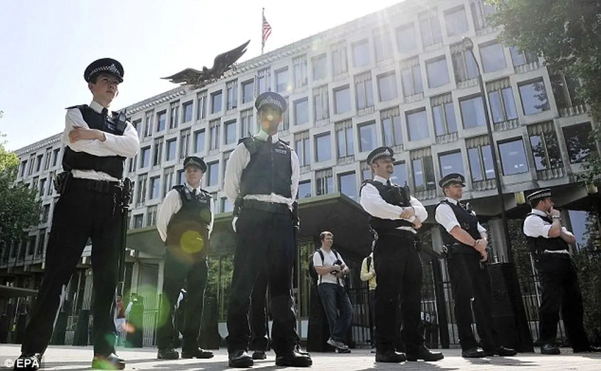 تدابیر امنیتی در اطراف سفارت آمریکا در انگلیس تشدید شد