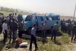 برخورد مینی‌‌بوس با گاردریل سه کشته و ۲۲ مجروح برجای گذاشت
