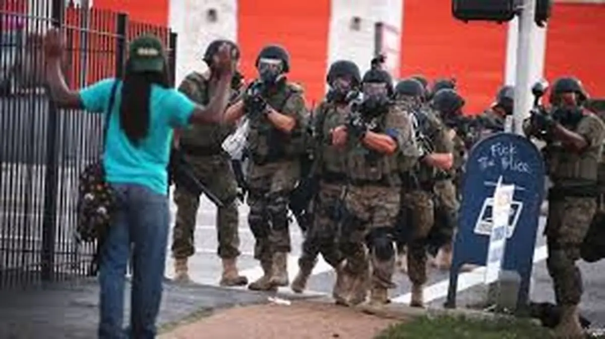 یک فعال حقوق بشر آمریکایی در "سی‌ان‌ان": دستگاه قضائی آمریکا، حقوق رنگین پوستان را نقض می‌کند