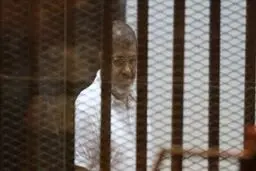 محاکمه محمد مرسی و ۱۳۰ متهم دیگر امروز از سر گرفته می‌شود