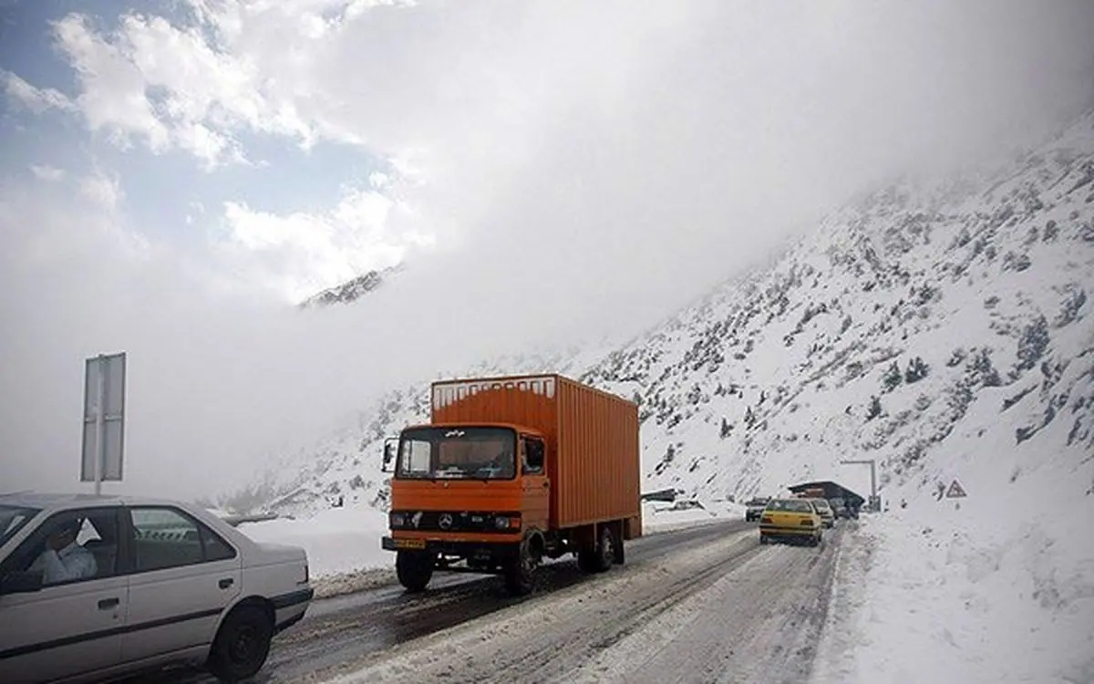 محورهای  شش استان کشور  با بارش برف و باران همراه شد