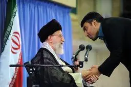 فیلم:: مستند 'یک واحد انقلاب، پای درس استاد'