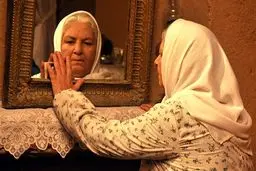 مینا جعفرزاده: بازیگران سالخورده تنوع نقش ندارند یا مادر هستند یا مادربزرگ