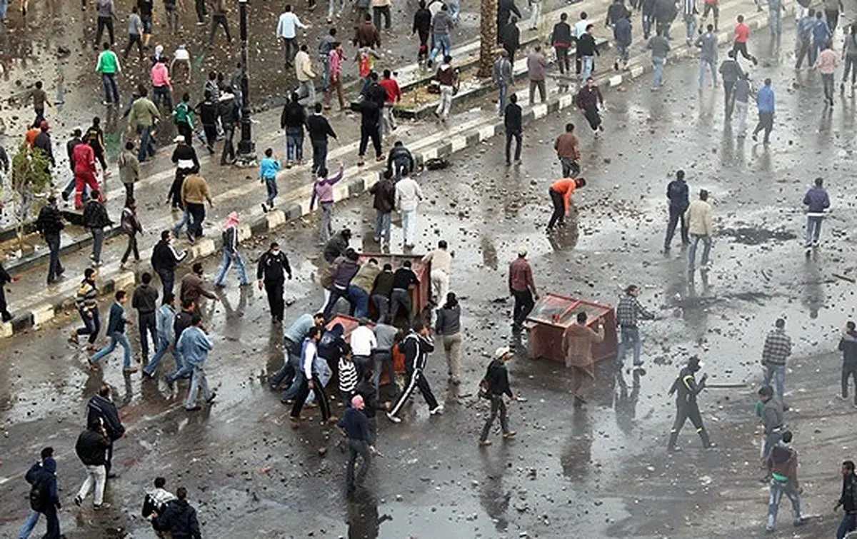 نیروهای امنیتی مصر با معترضان حکم تبرئه حسنی مبارک به شدت درگیر شدند