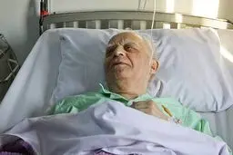 معاون امور هنری ارشاد  به عیادت حسین دهلوی رفت