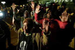 معترضان یکی از خیابان‌‌های اصلی شهر واشنگتن را بستند