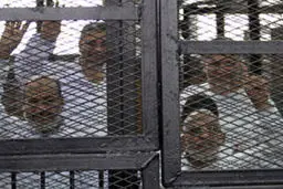 رهبر سابق اخوان‌المسلمین مصر و ۲۵ عضو ارشد این جمعیت به سه سال حبس محکوم شدند