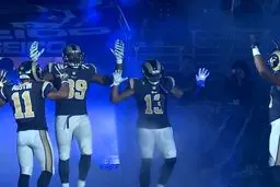 حرکت بازیکنان تیم فوتبال آمریکایی در حمایت از اعتراضات فرگوسن خبرساز شد+عکس