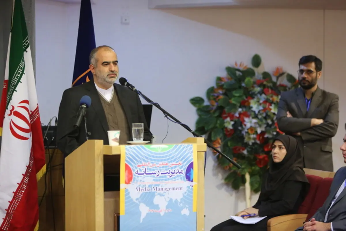 حسام‌الدین آشنا: به جای صحبت از تاثیر ایدز بر جامعه، باید از تاثیر جامعه بر ایدز سخن بگوییم