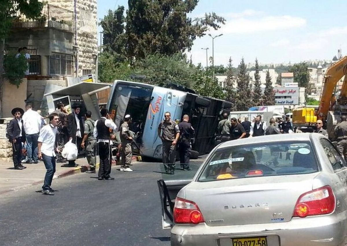 فلسطینیان به سوی یک اتوبوس حامل صهیونیست‌ها تیراندازی کردند
