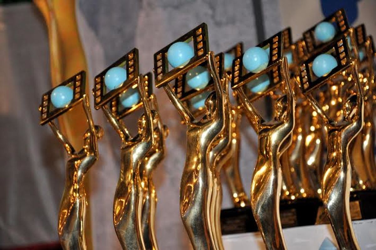 جوایز اصلی جشنواره سینماحقیقت به برترین‌ها اهدا شد؛ فیروزه به فارسی و امیری رسید