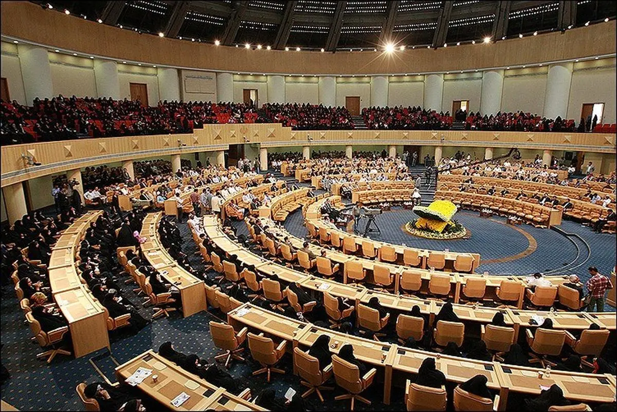 همایش "ارتقای سلامت اداری و مبارزه با فساد" با حضور رئیس‌جمهور آغاز شد