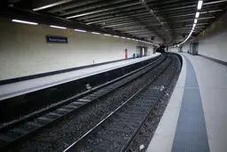 کارکنان حمل‌و‌نقل ریلی و هوایی بلژیک در اعتراض به سیاست‌های ریاضتی اعتصاب کردند