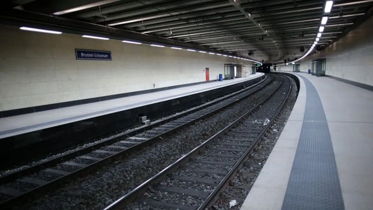 کارکنان حمل‌و‌نقل ریلی و هوایی بلژیک در اعتراض به سیاست‌های ریاضتی اعتصاب کردند