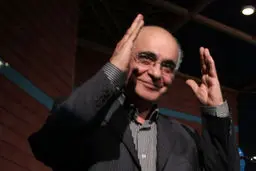 نوش‌آبادی: اهداء نشان درجه یک به هوشنگ مرادی کرمانی در حد پیشنهاد است