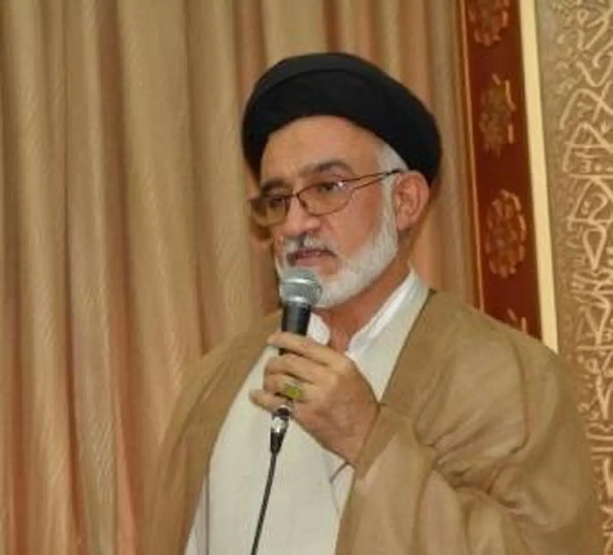 "استفاده از مرده‌های سیاسی در روز دانشجو، جایگاه دانشجو را زیر سؤال می‌برد"