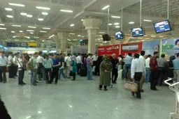 ۴۰۰ زائر در فرودگاه امام خمینی (ره) سرگردان شدند