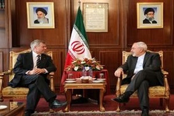 ظریف در دیدار با نخست وزیر سابق نروژ بر لزوم مبارزه با افراطی‌گرایی تاکید کرد