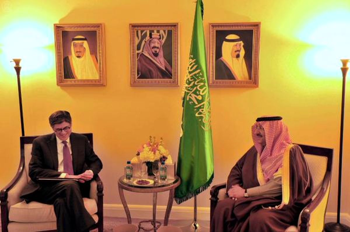وزیر کشور آل‌سعود در سفر به واشنگتن با برخی از مقامات آمریکایی دیدار کرد
