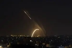 روزنامه صهیونیستی: در حال سقوط هستیم 