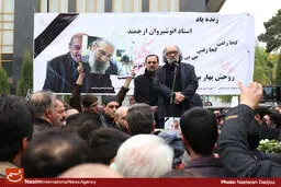 داریوش ارجمند: برادرم انوشیروان اعتقاد همیشگی‌اش کار کردن برای مردم بود