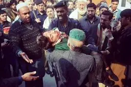 والدین کودکان کشته شده در مدرسه پیشاور، سربازان ارتش بودند