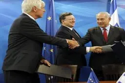 سفیر اتحادیه اروپا در سرزمین‌های اشغالی: متعهد به بازگرداندن حماس به لیست سیاه هستیم