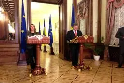 مسئول سیاست خارجی اتحادیه اروپا و رئیس‌جمهور اوکراین دیدار کردند