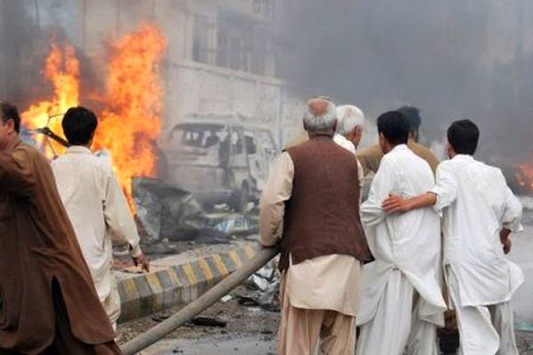 مقامات پاکستان از انفجار دو بمب در نزدیکی دانشگاهی در این کشور خبر دادند