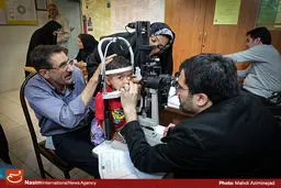 دستانی مهربان بر سر بیمارانی بی‌‌بضاعت