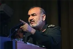 سردار سلامی: ناوهای هواپیمابر دشمن را با موشک‌های فراصوت می‌توانیم هدف قرار دهیم‌
