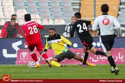 گزارش تصویری:: دیدار تیم‌های فوتبال پرسپولیس و فولاد خوزستان