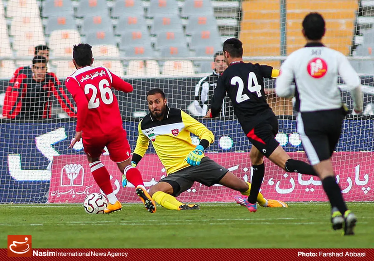 گزارش تصویری:: دیدار تیم‌های فوتبال پرسپولیس و فولاد خوزستان