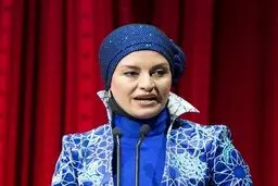 مریلا زارعی پس از دریافت جایزه 