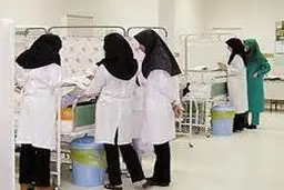 جمعی از پرستاران مقابل ساختمان ریاست‌جمهوری تجمع کردند