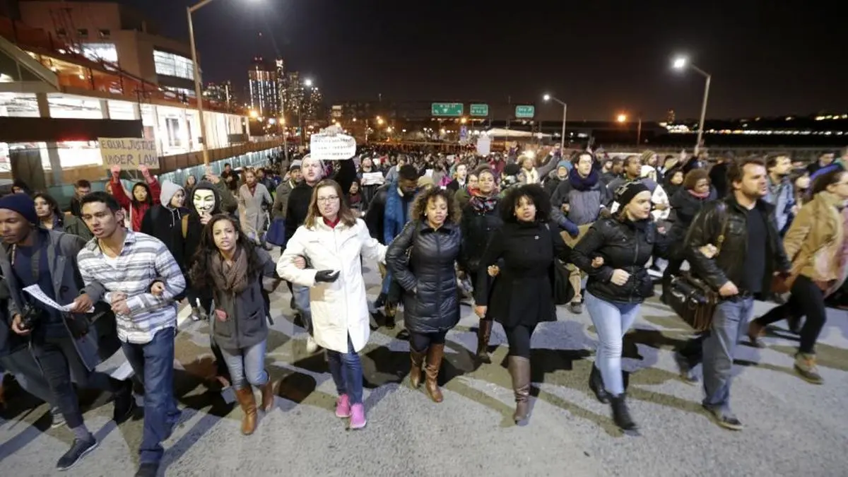 پلیس شهر اوکلند بیش از ۴۰ معترض را بازداشت کرد