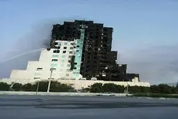 ساختمان مرکزی شرکت پتروپارس شب گذشته در عسلویه طعمه حریق شد