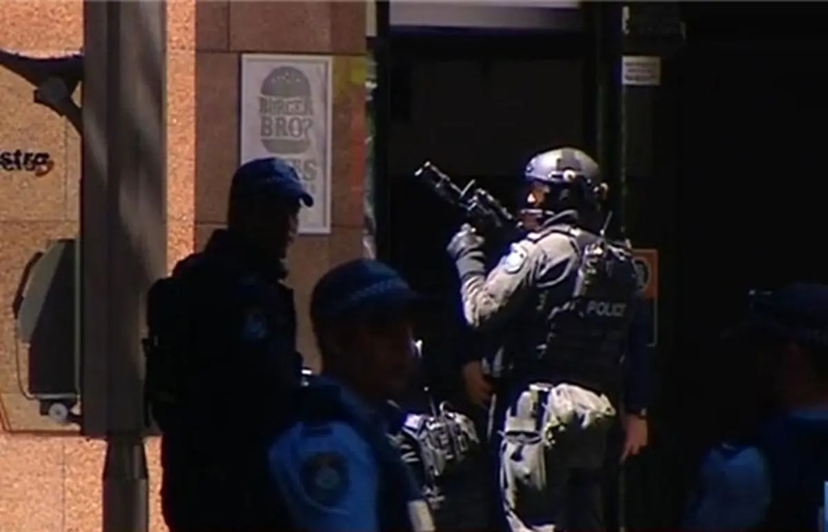 چندین نفر در سیدنی استرالیا توسط "افرادی با پرچم داعش" به گروگان گرفته شد‌ند