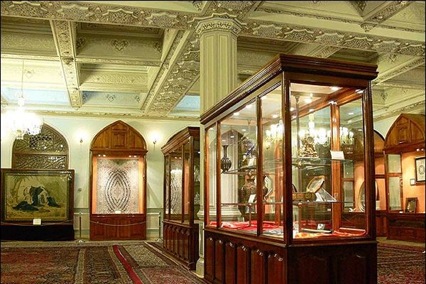 مجموعه دو هزار قطعه تمبر و سکه تاریخی به موزه آستان قدس رضوی اهدا شد