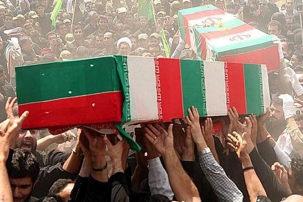 پیکر دو شهید گمنام دفاع مقدس در دالاهو تشییع و خاکسپاری شدند