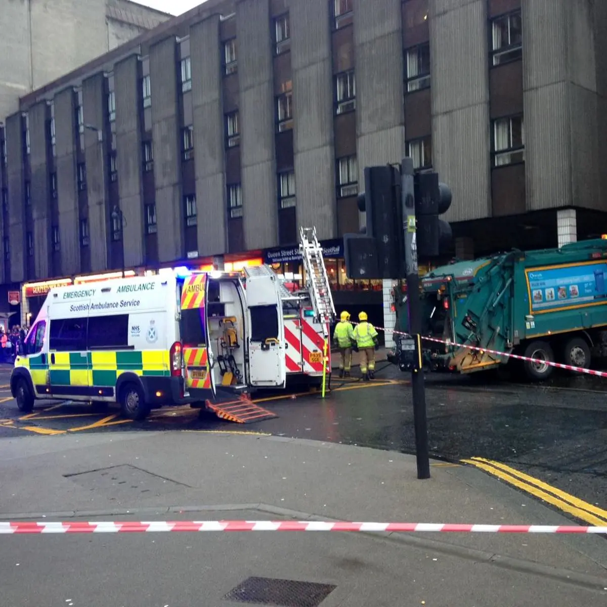 برخورد یک ماشین حمل زباله با تعدادی از شهروندان انگلیسی، شش کشته برجای گذاشت