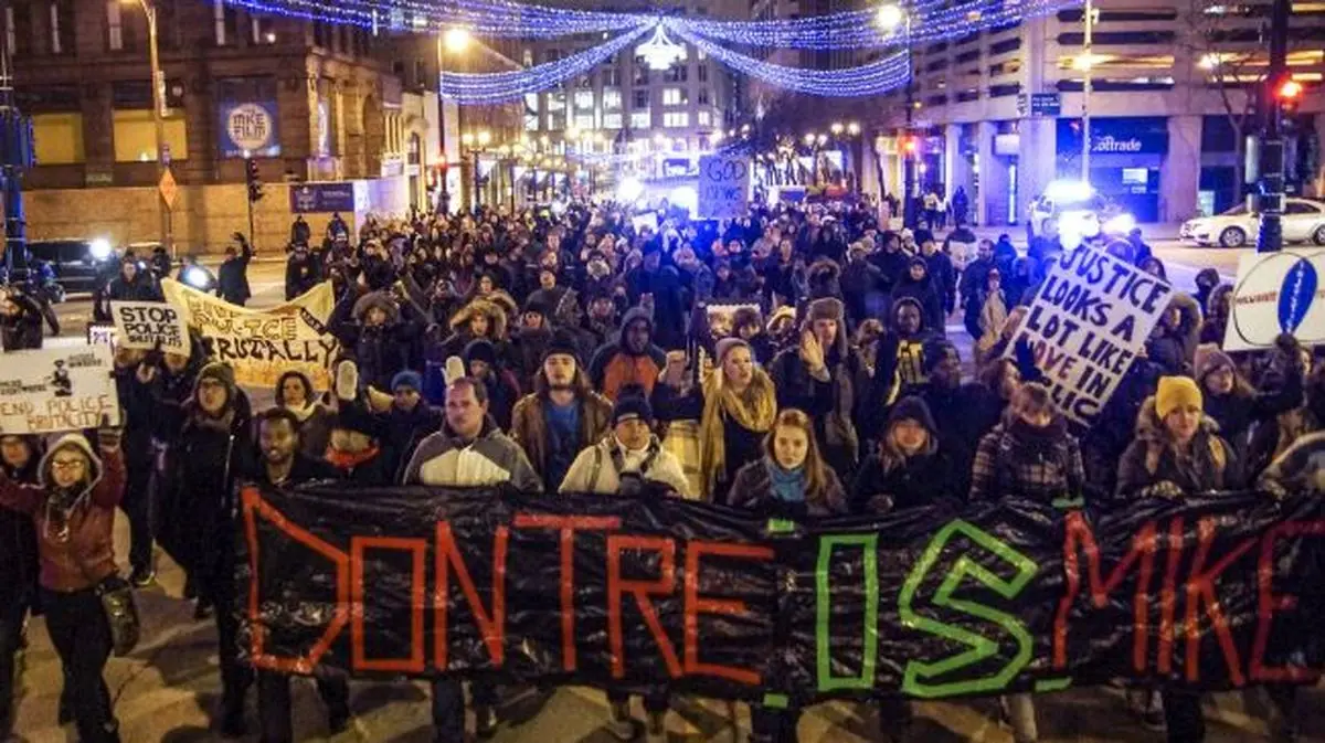 تظاهرات در اعتراض به عدم اعلام جرم علیه پلیس قاتل سیاه‌پوست ‌آمریکایی در میلواکی برگزار شد