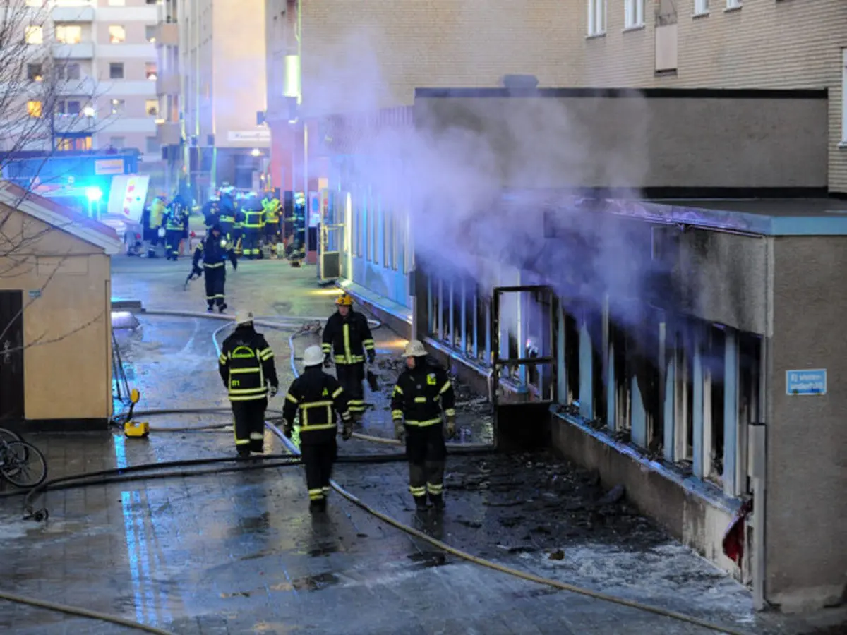 افراد ناشناس با حمله به مسجد منطقه "اسلو" در سوئد، آن را به آتش کشیدند